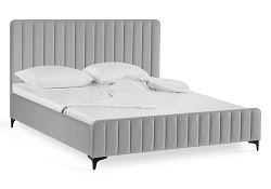 Двуспальная кровать с большим изголовьем из ткани велюр, цвет светло-серый.