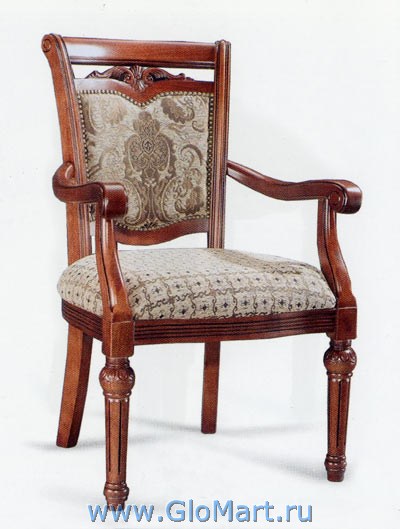Деревянное кресло с мягкой обивкой