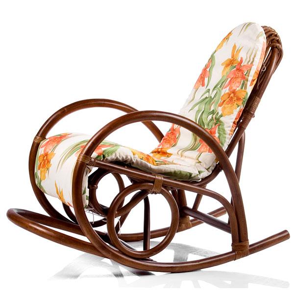 Плетеное кресло качалка из ротанга с мягким сиденьем