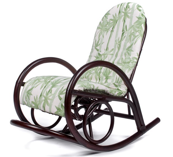 Плетеное кресло качалка из ротанга с мягким сиденьем